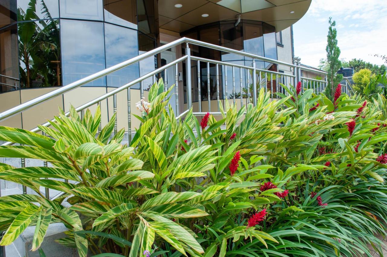 Eric Wilkins Apartments Lubowa Luaran gambar
